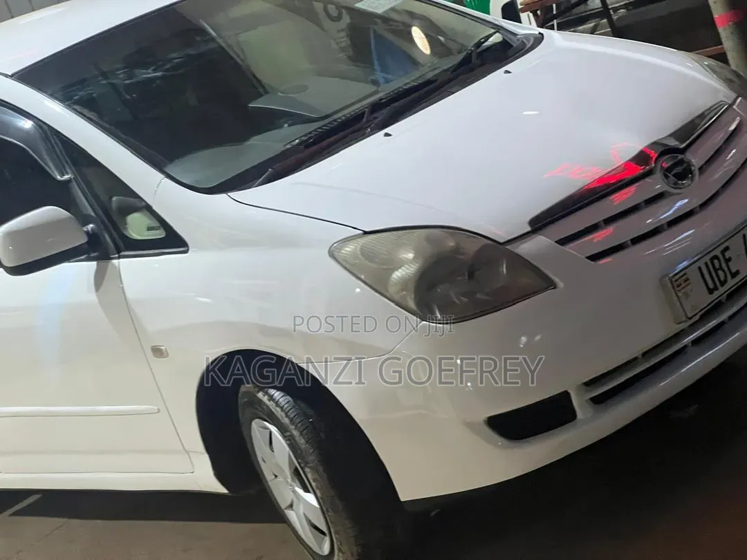 Toyota Corolla Spacio 2000 White