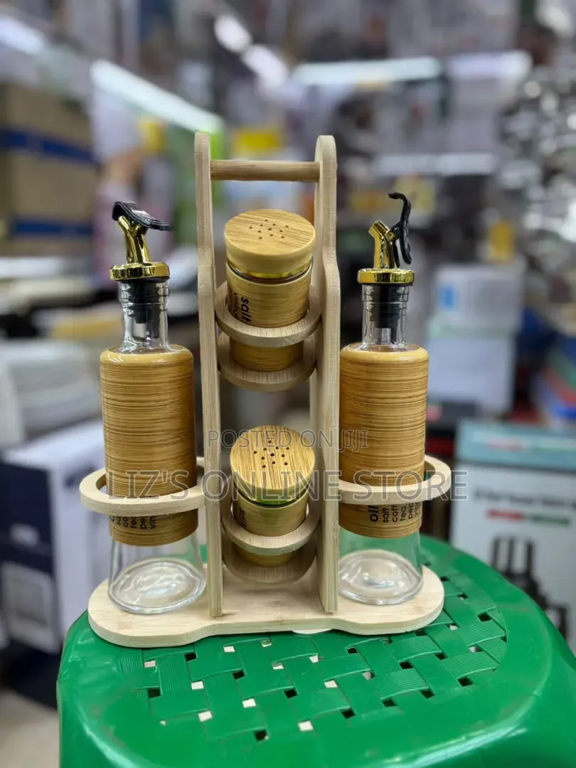 2 Oil Dispenser,2 Saltshaker With a Stand