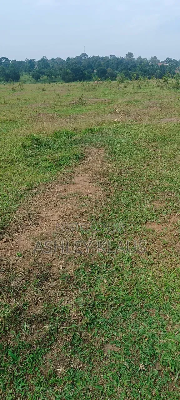 5bdrm Bungalow in Wakiso for sale