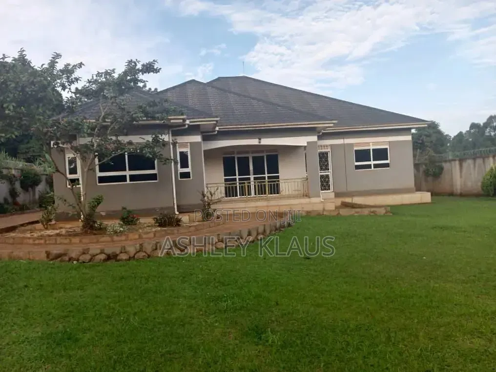 5bdrm Bungalow in Wakiso for sale