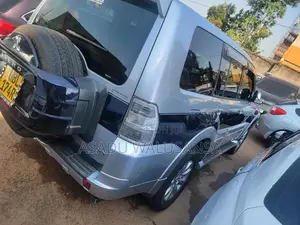 Mitsubishi Pajero 2012 Silver