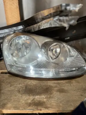 Volkswagen Golf 5 Headlights