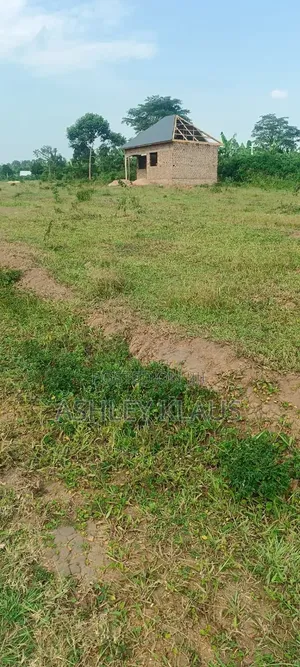 5bdrm Bungalow in Wakiso for sale