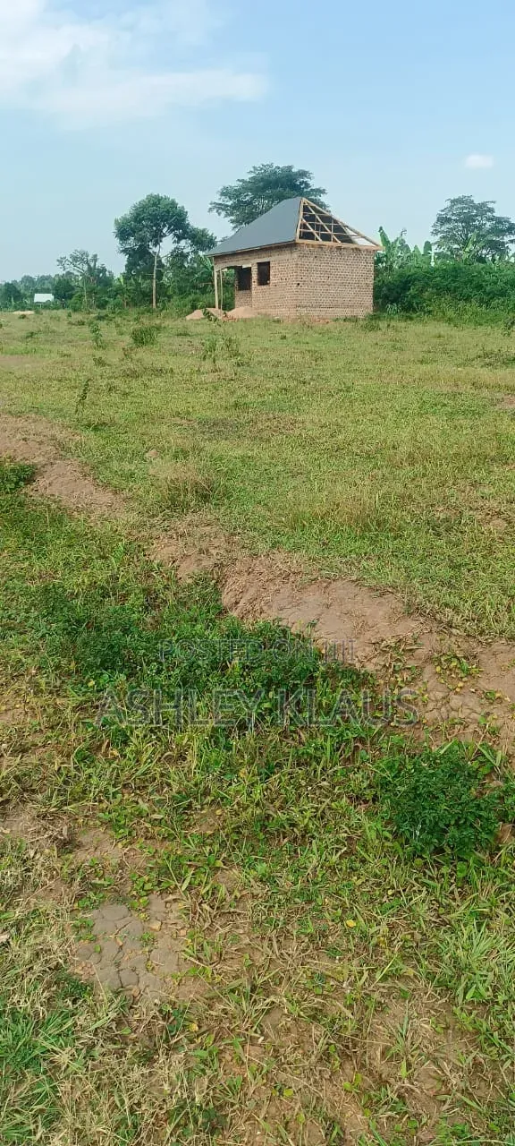 5bdrm Bungalow in Wakiso for sale