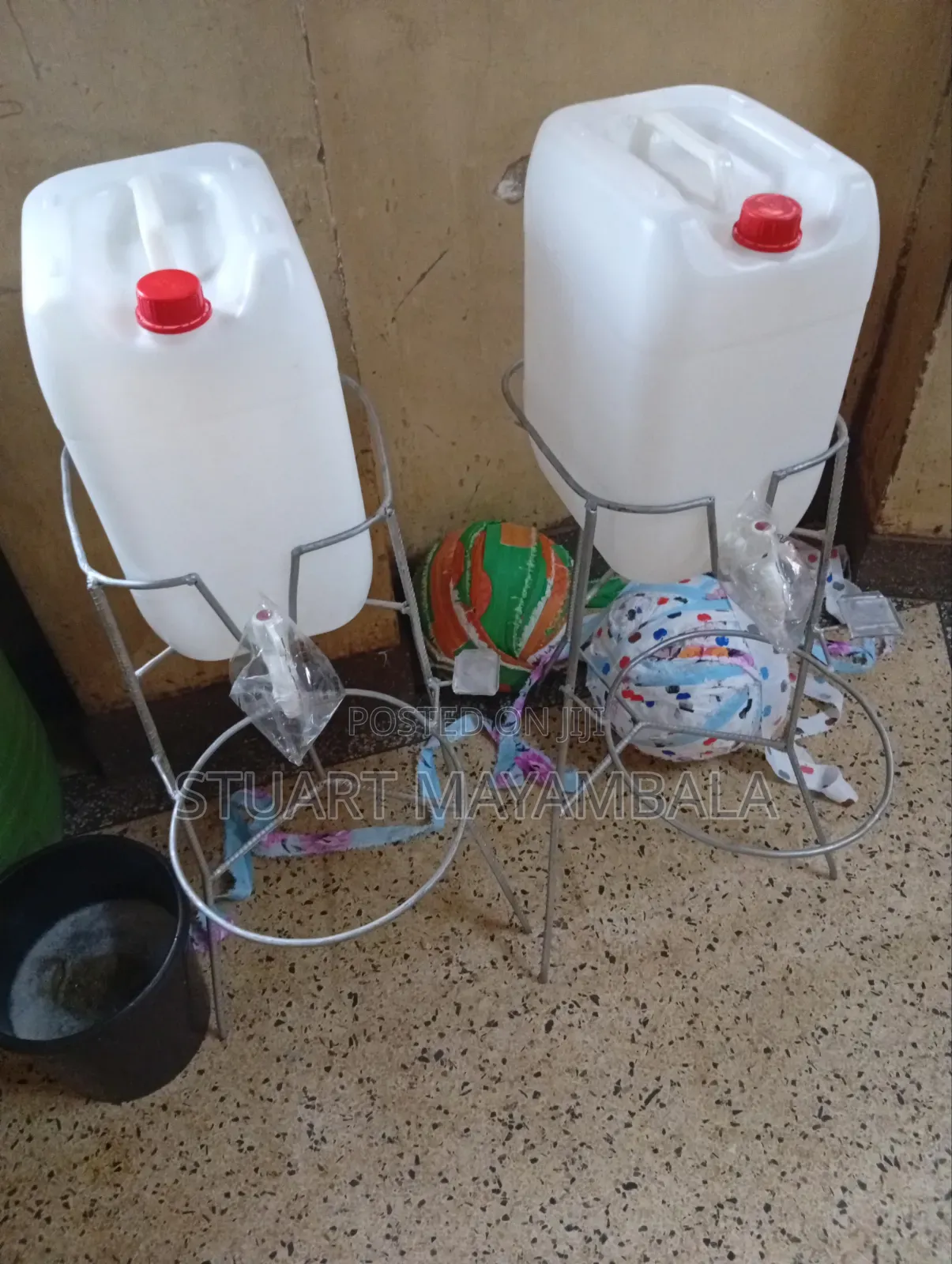 Water Stand And Jelecan