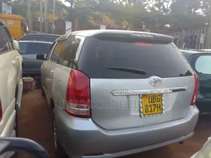 Toyota Wish 2005 Silver