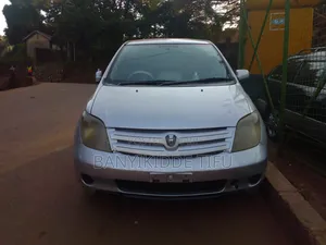 Toyota IST 2004 Silver