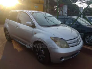 Toyota IST 2004 Silver