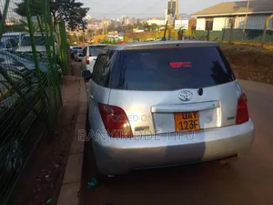 Toyota IST 2004 Silver