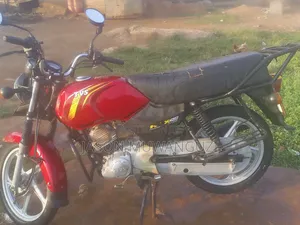 TVS Apache RTR 160 2V 2024 Red