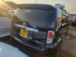 Toyota Corolla Rumion 2010 Black