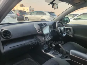 Toyota Vanguard 2011 White