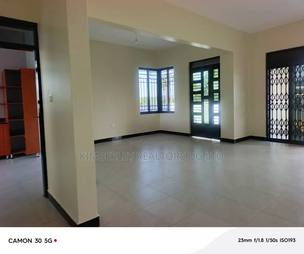 3bdrm House in Division A for sale