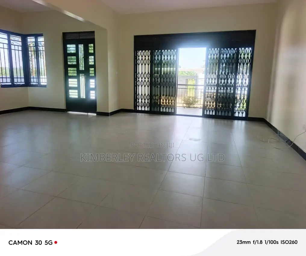 3bdrm House in Division A for sale