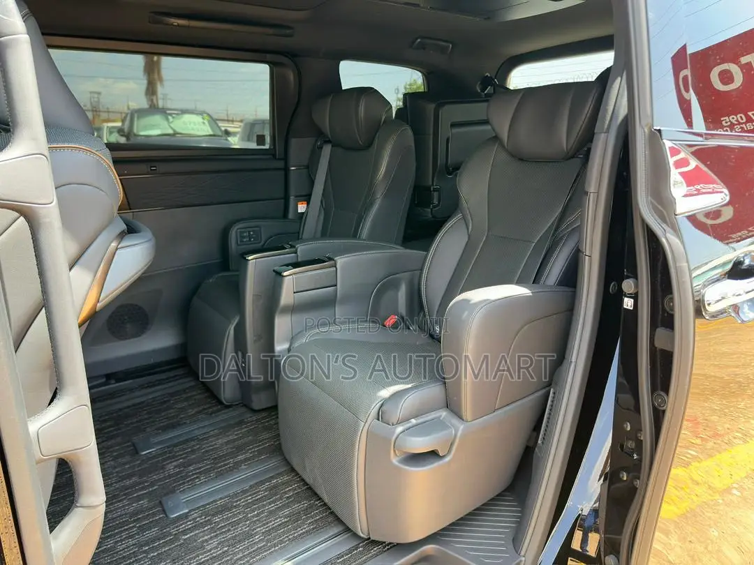 Toyota Alphard 2.5 Hybrid AWD 2023 Black