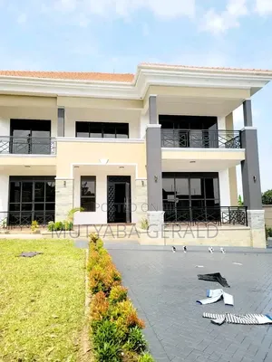 4bdrm Duplex in Nsambya Lukuli Road, Central Division for rent