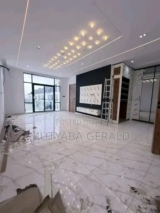 4bdrm Duplex in Nsambya Lukuli Road, Central Division for rent