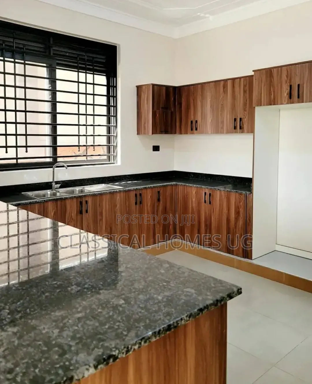 5bdrm Duplex in Muyenga, Central Division for rent