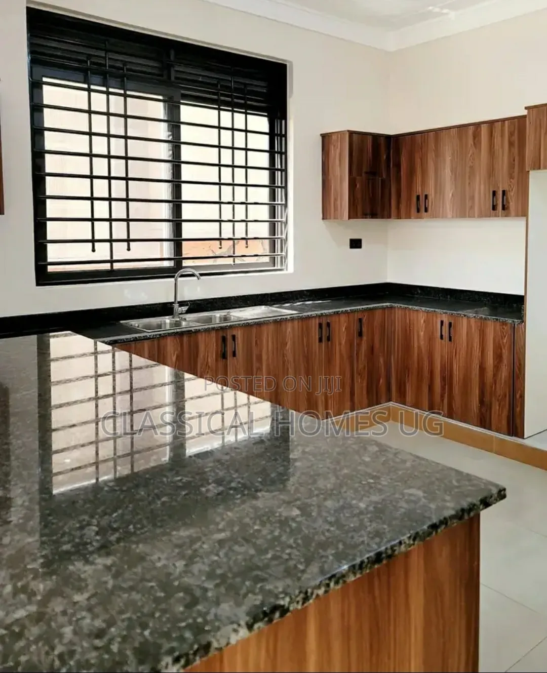 5bdrm Duplex in Muyenga, Central Division for rent