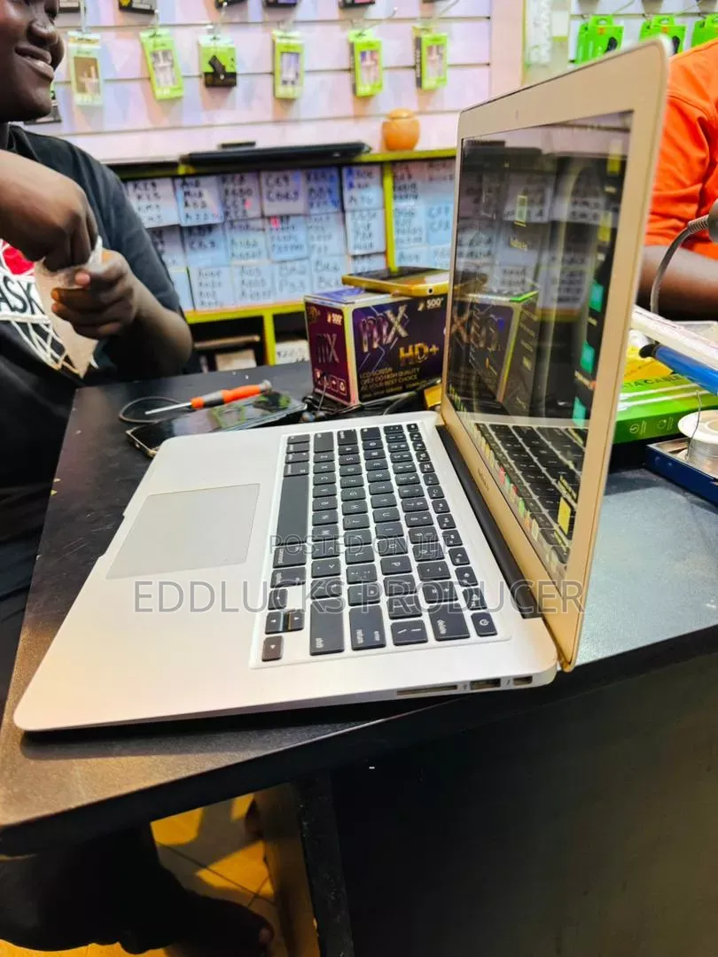Laptop Apple MacBook Air 4GB Intel Core i5 SSHD (Hybrid) 128GB