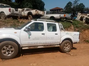 Nissan Hardbody 2014 White