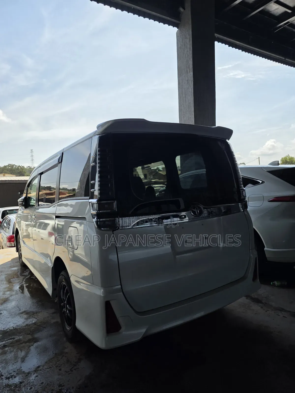 Toyota Voxy 2017 White