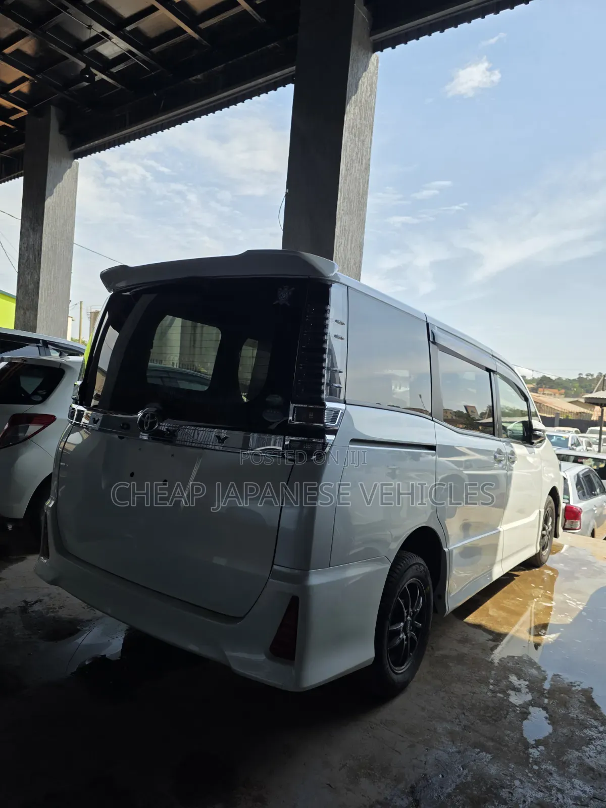 Toyota Voxy 2017 White