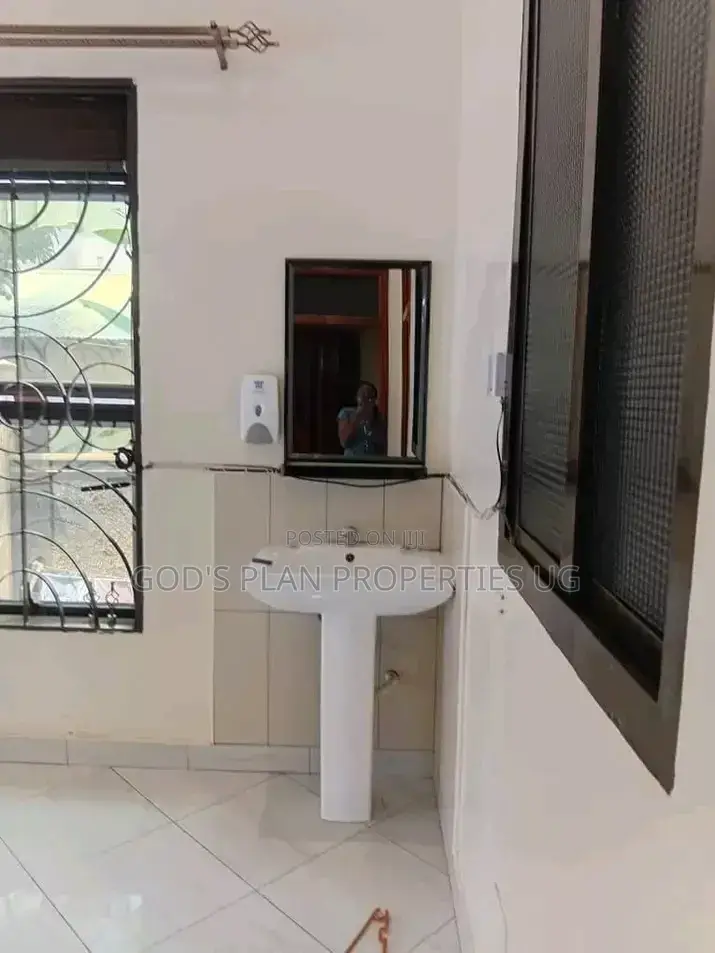 2bdrm Apartment in Salama Estate, Makindye for rent