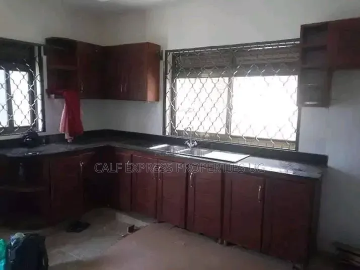 3bdrm Apartment in Munyonyo Estate, Makindye for rent