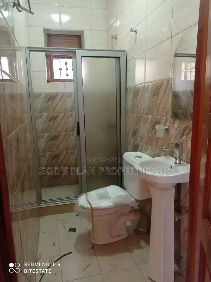 4bdrm Bungalow in Konge Buziga Estate, Makindye for rent