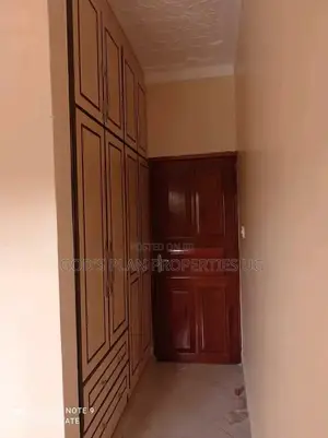 4bdrm Bungalow in Konge Buziga Estate, Makindye for rent