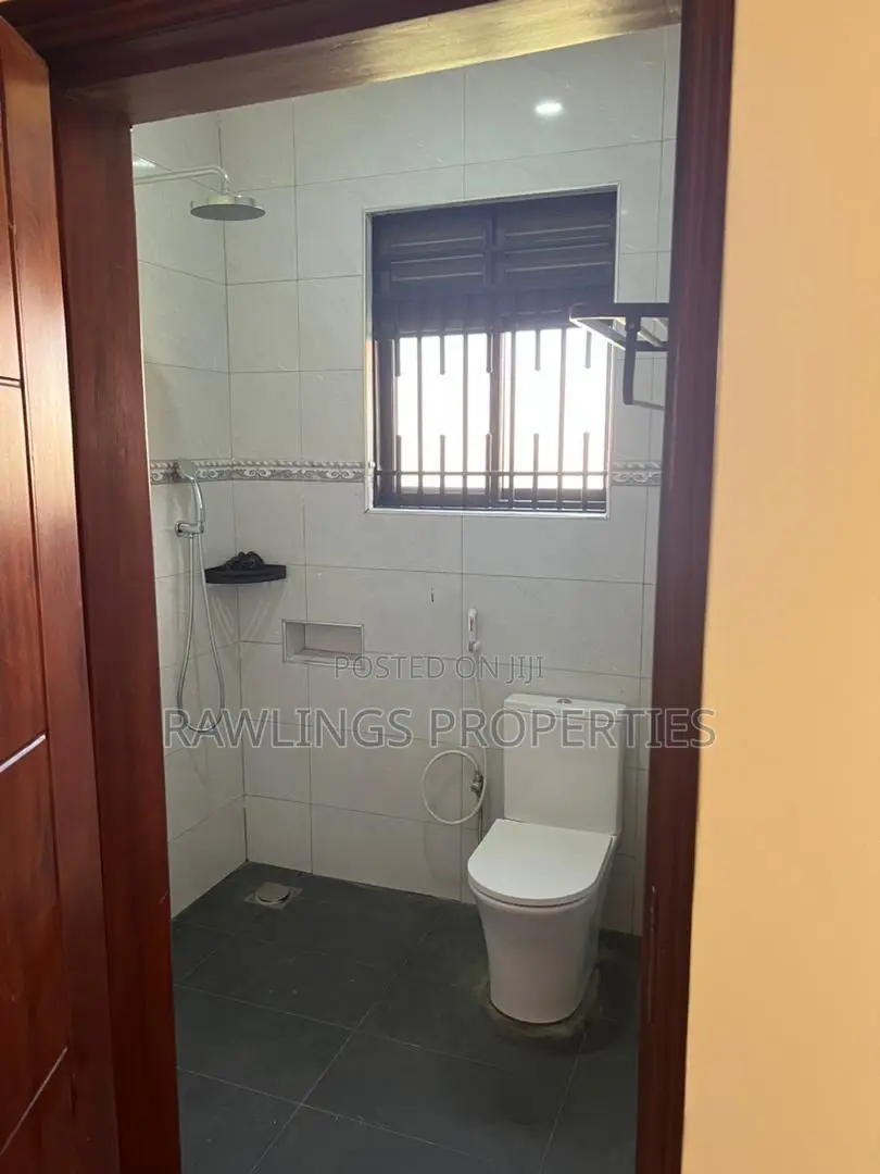6bdrm Duplex in Lately, Makindye for rent