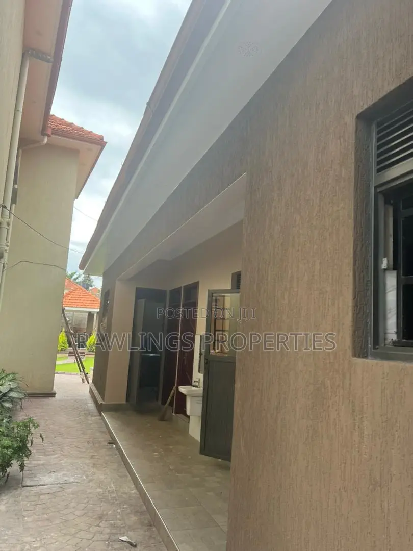 6bdrm Duplex in Lately, Makindye for rent