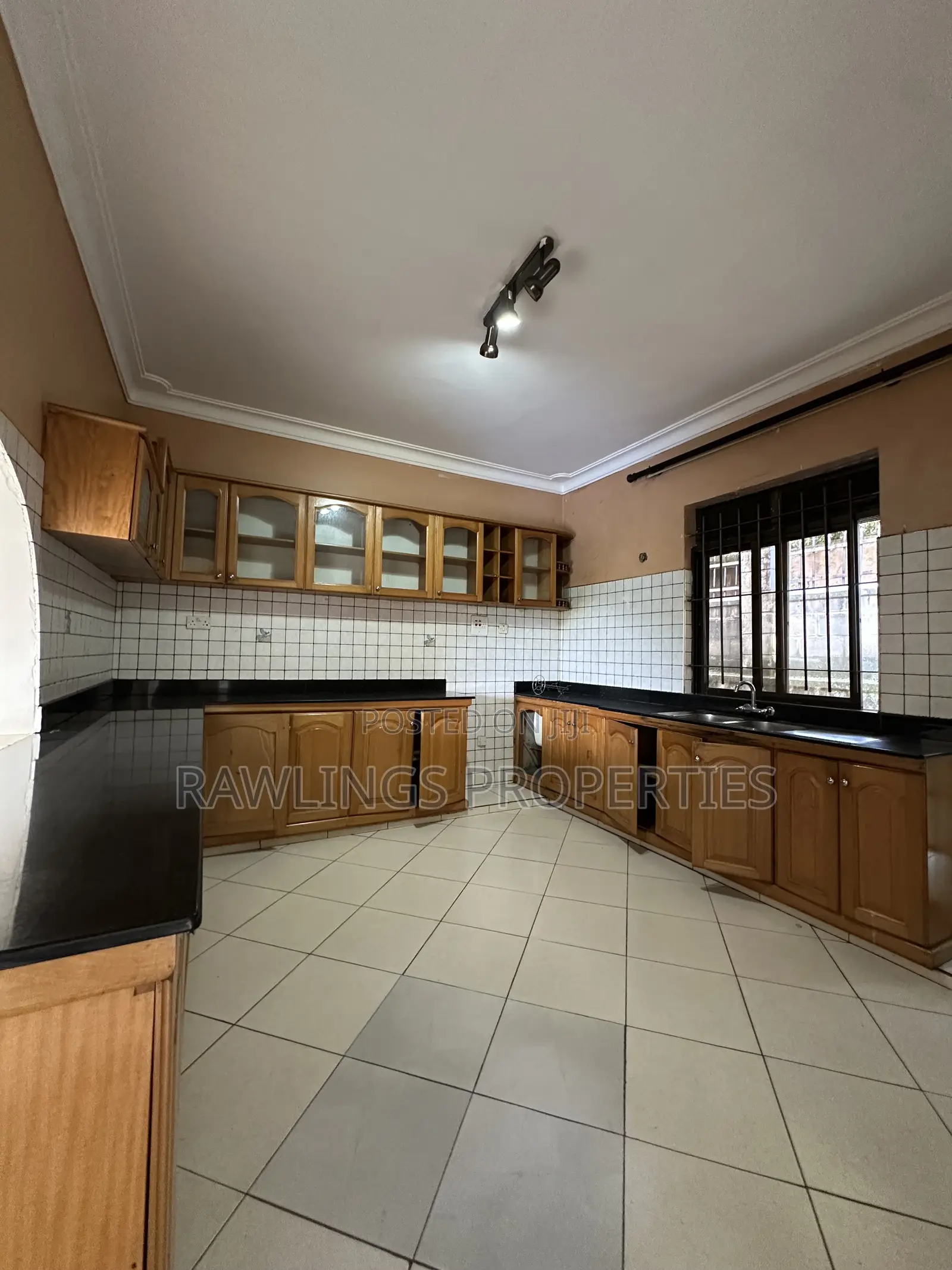 3bdrm Apartment in Kiwafu, Makindye for rent