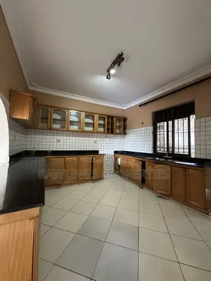 3bdrm Apartment in Kiwafu, Makindye for rent