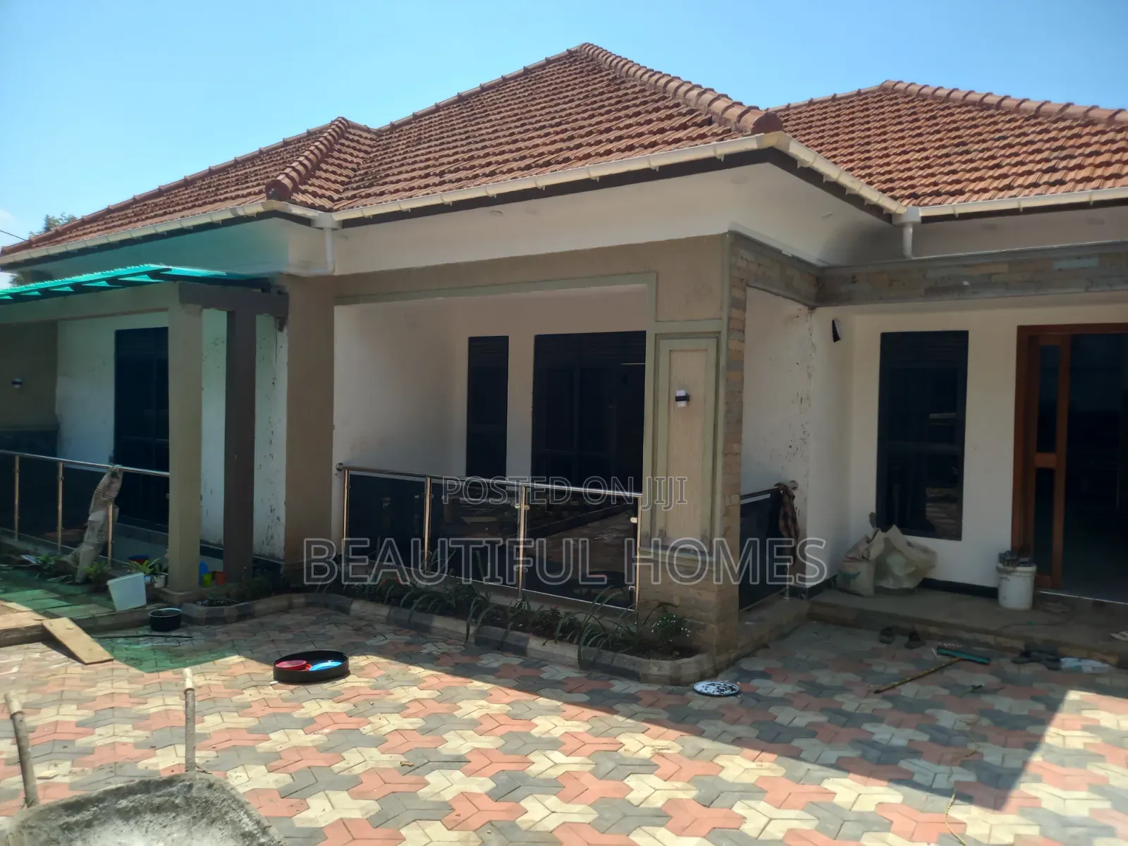 Furnished 4bdrm Bungalow in Kira for sale