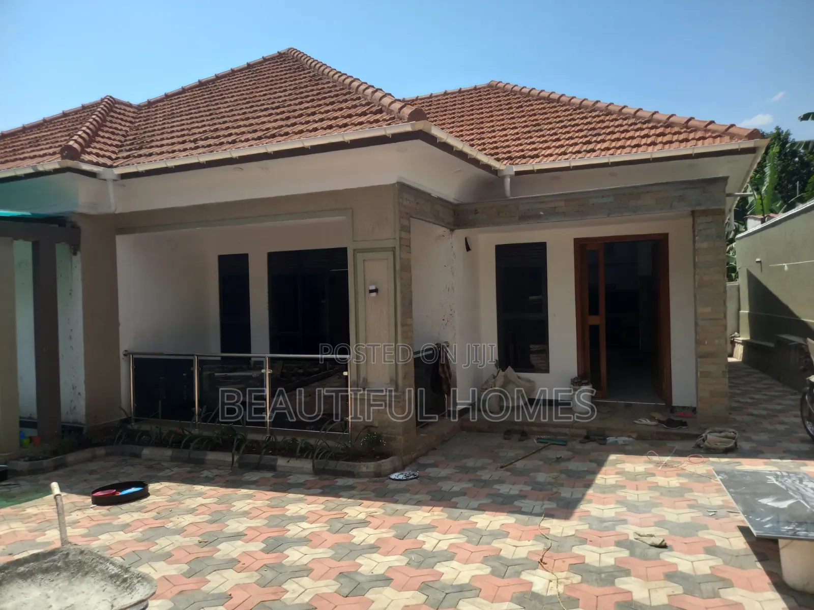 Furnished 4bdrm Bungalow in Kira for sale
