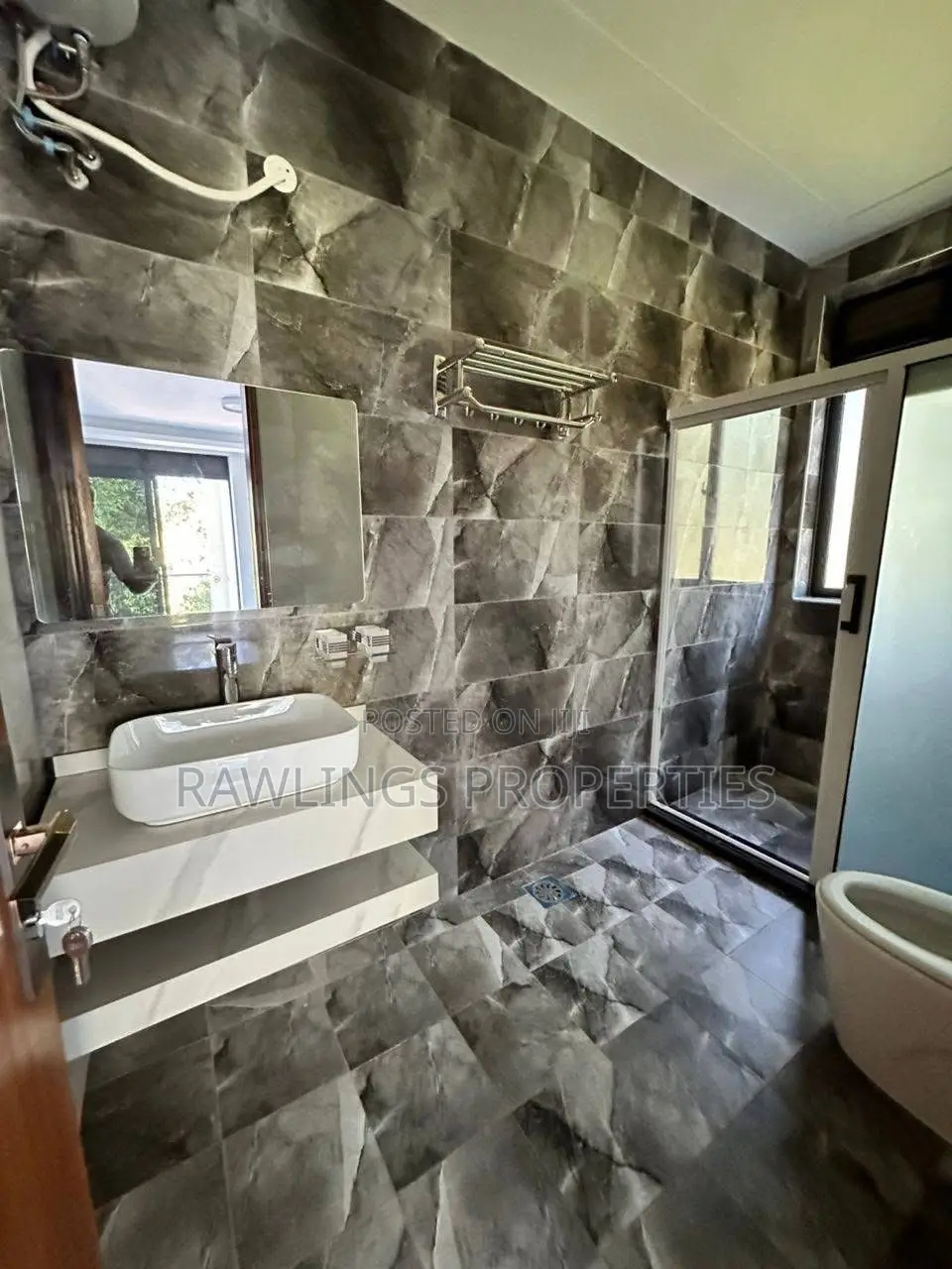 3bdrm Apartment in Bunga Hill, Makindye for rent