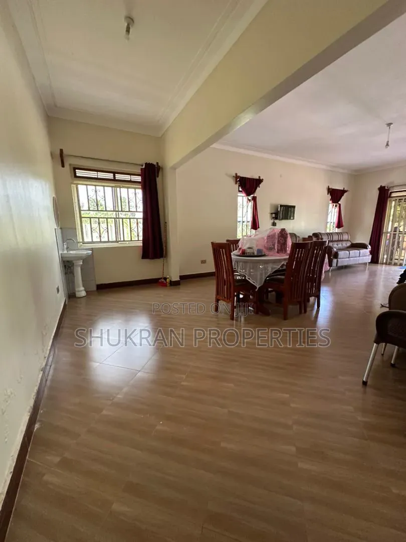 4bdrm Bungalow in Nakifuma, Central Division for sale