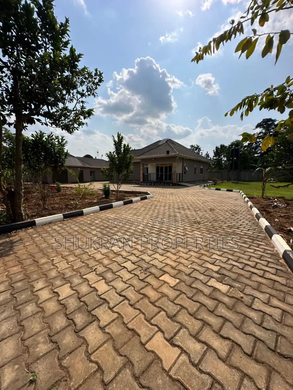 4bdrm Bungalow in Nakifuma, Central Division for sale