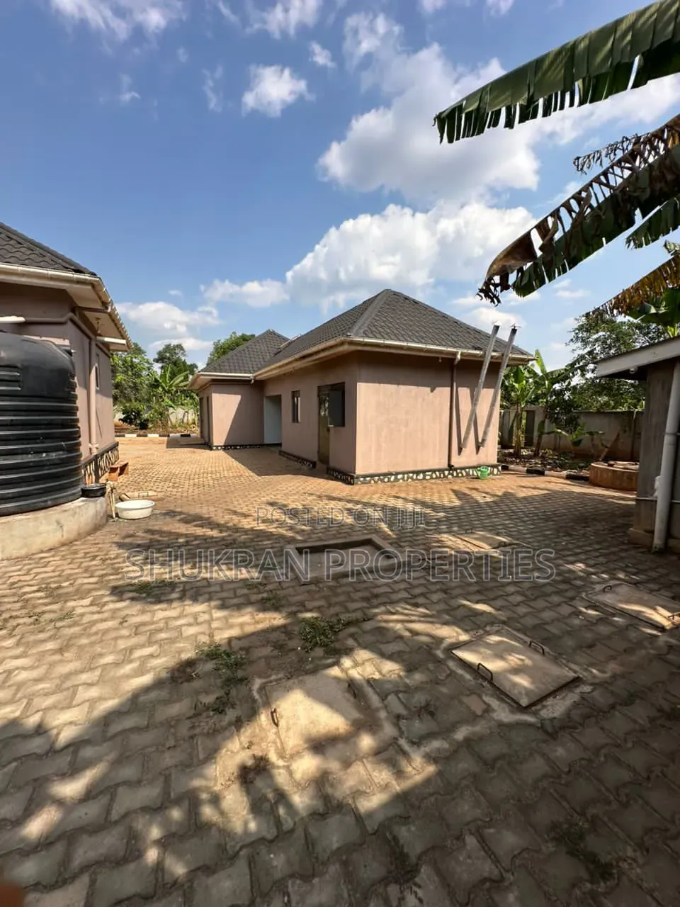 4bdrm Bungalow in Nakifuma, Central Division for sale