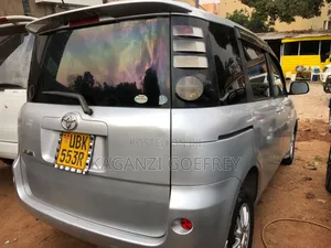 Toyota Sienta 2007 Silver