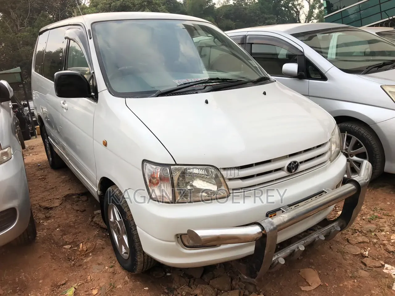 Toyota Noah 2002 White