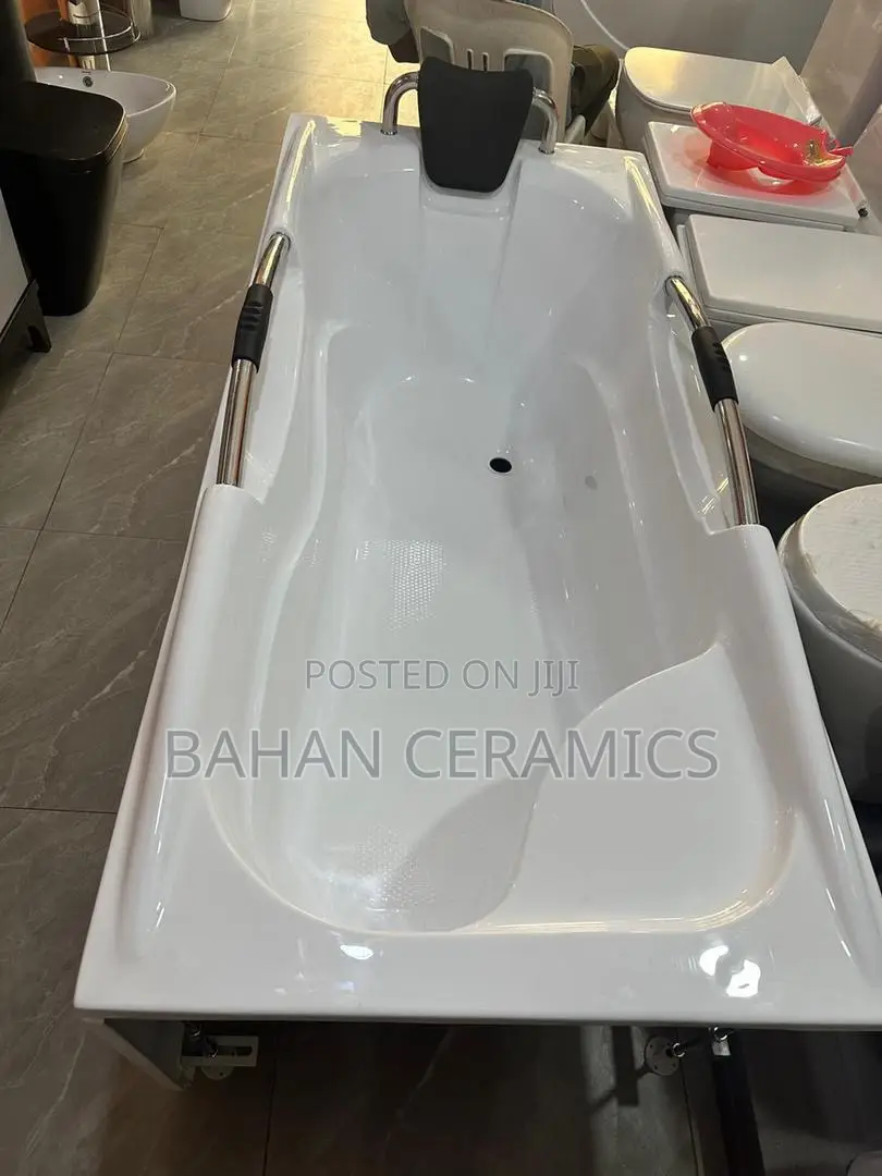 Bathtubs With Handles and Head Rest