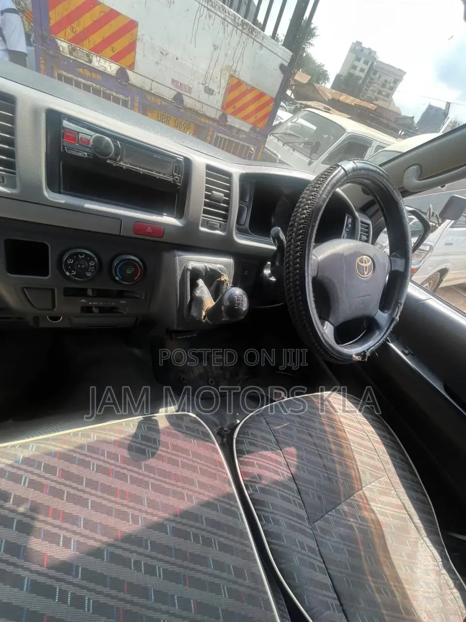Toyota HiAce 2010 White