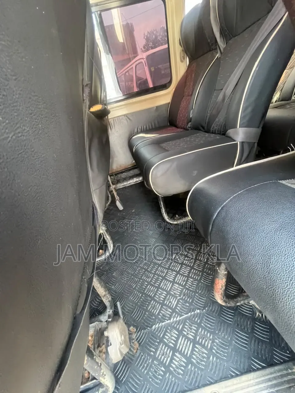 Toyota HiAce 2010 White