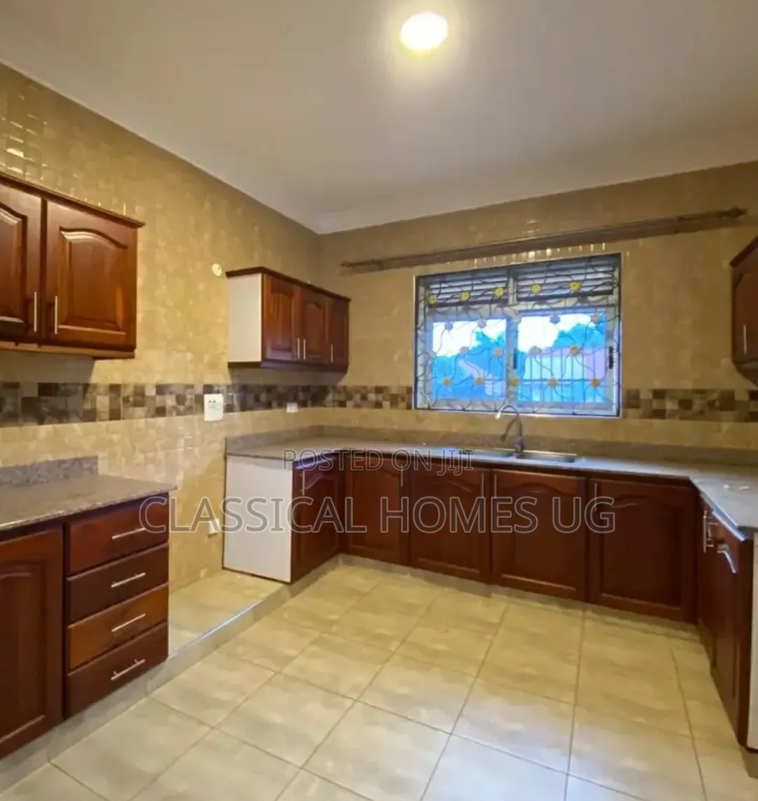 4bdrm Duplex in Muyenga, Central Division for rent