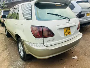 Toyota Harrier 3.0 V6 2002 White