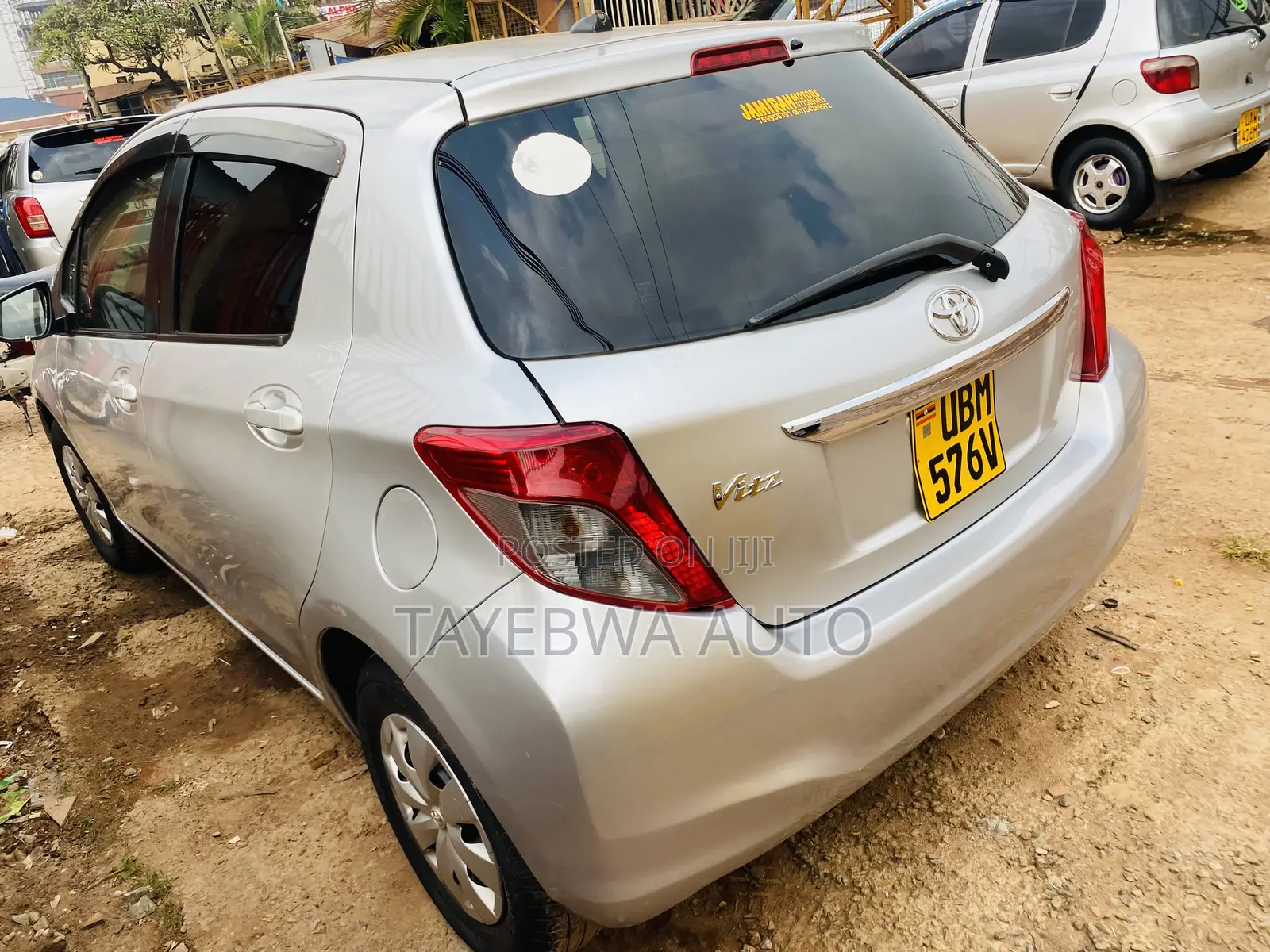 Toyota Vitz 1.0 FWD 5dr 2012 Silver