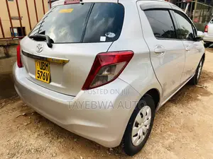 Toyota Vitz 1.0 FWD 5dr 2012 Silver
